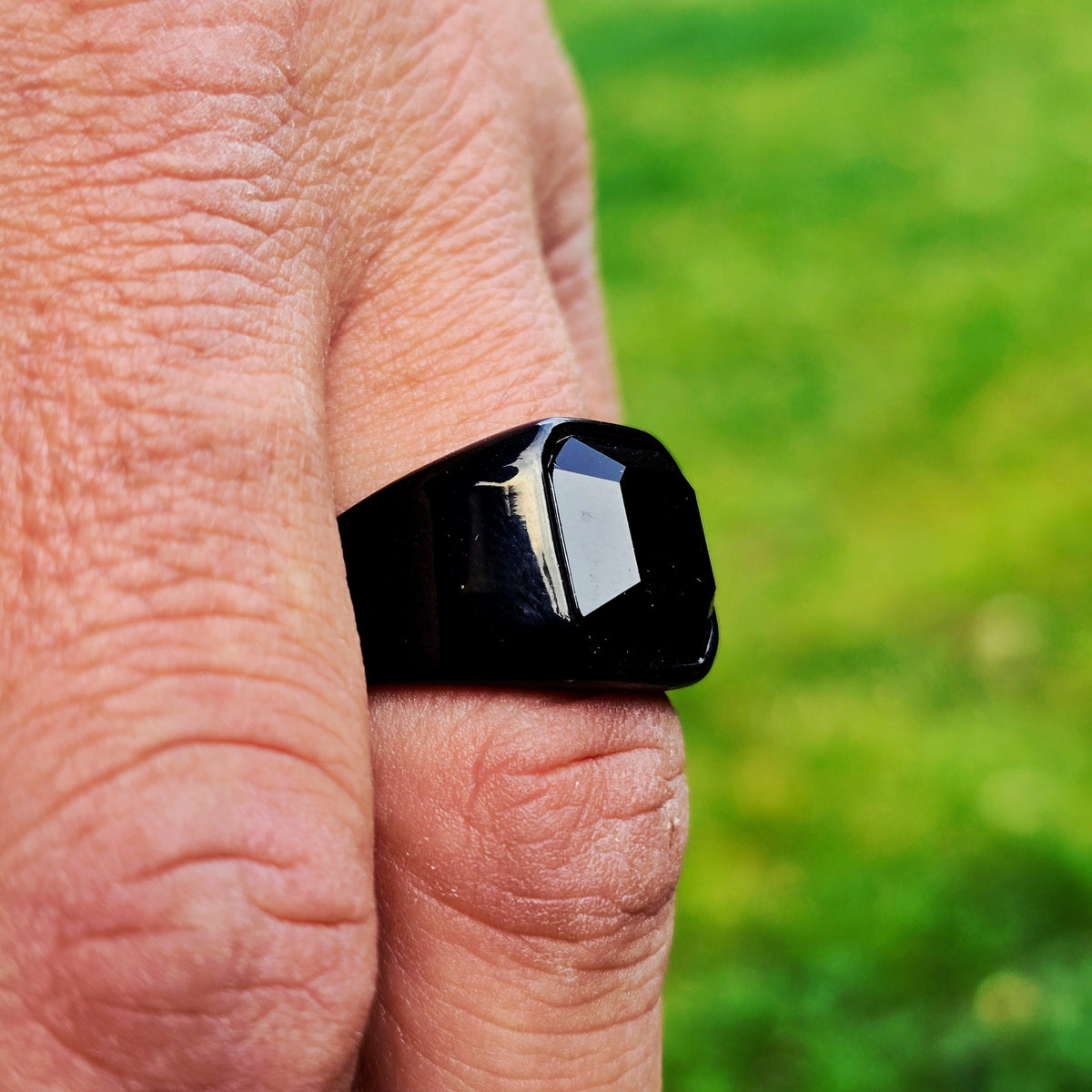 Midnight Stone – Black Signet Ring