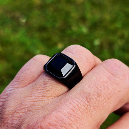 Midnight Stone – Black Signet Ring