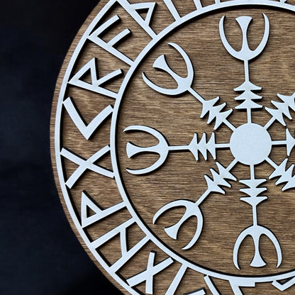 Vikingsköld med runor och Vegvisir